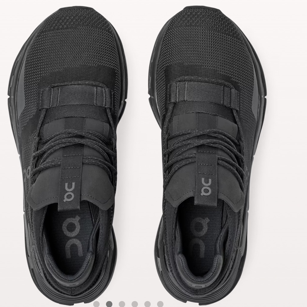 On Running Woman’s Black Athletic Shoes - Picture 1 of 5